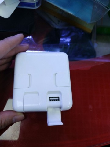 Oplader4port wit 1port open