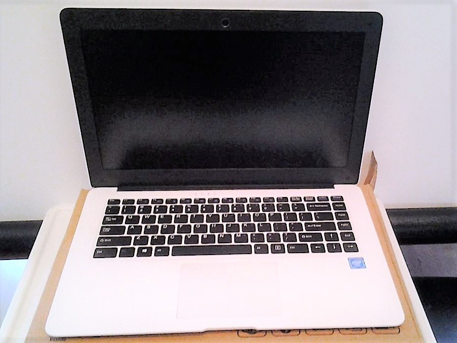 14 inch Laptop wit . Merk Onlineshoppen3nl